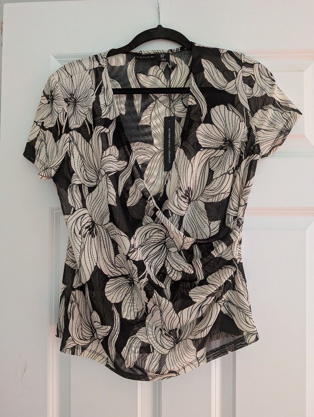 Tahari V-neck Pullover Short Sleeve Floral Sheer Blouse Crossover Waist Medium